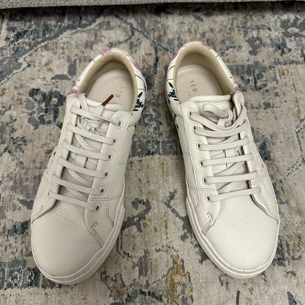 Ted Baker Trainers Size EU 39/ US 8.5 White Floral Sneakers - Picture 3 of 7